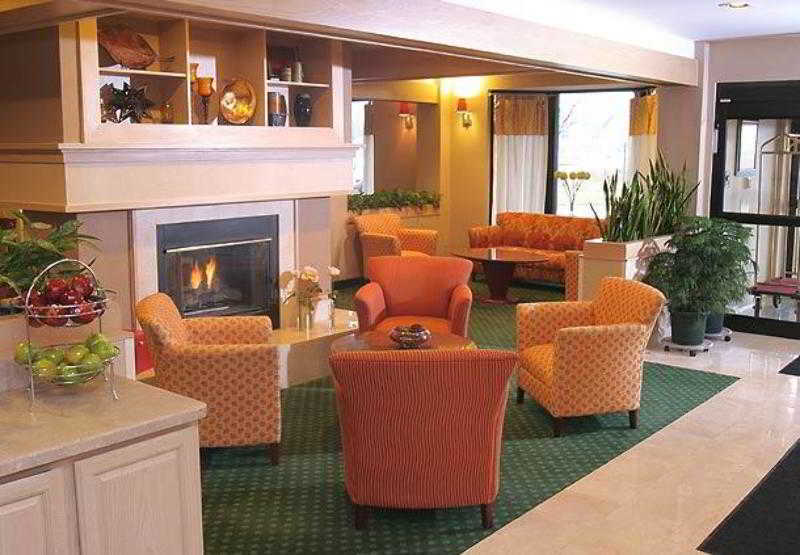 Courtyard Detroit Utica Hotel Exterior photo
