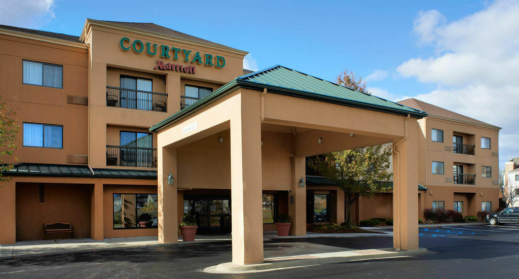 Courtyard Detroit Utica Hotel Exterior photo